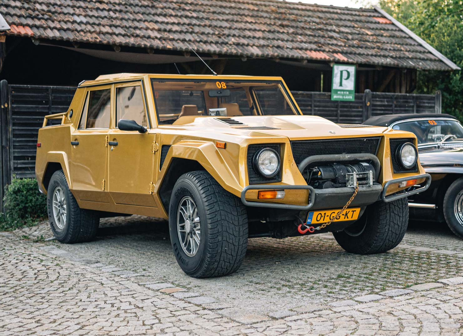 1992 Lamborghini LM 002
