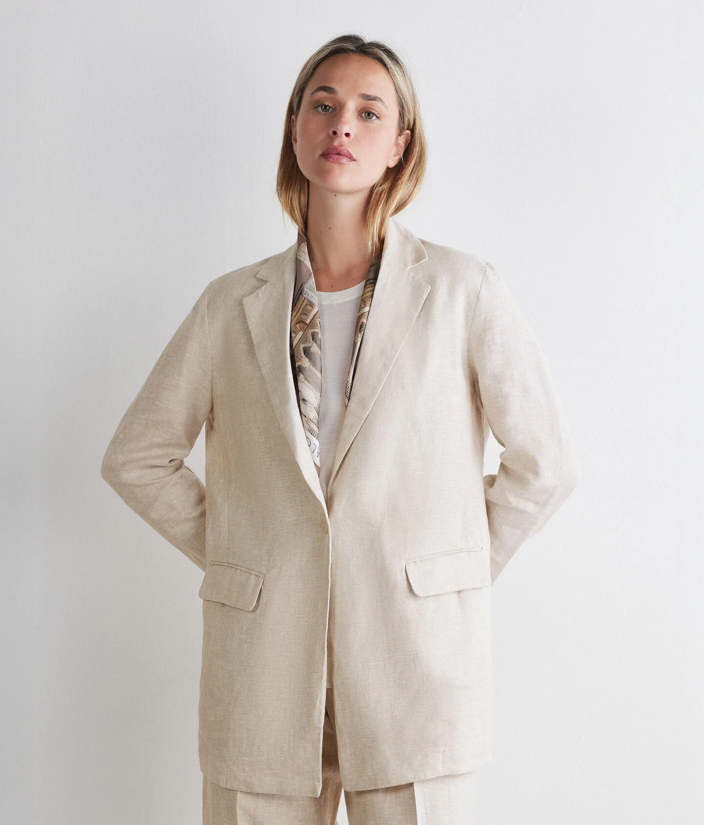 Linen blazer with lamé yarn