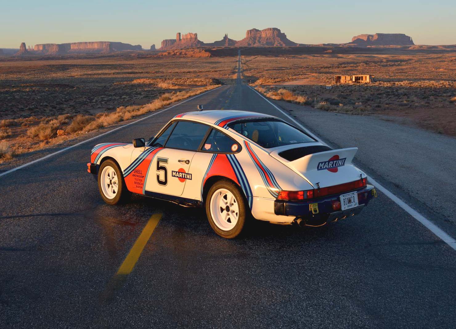 Porsche 911 Martini 930