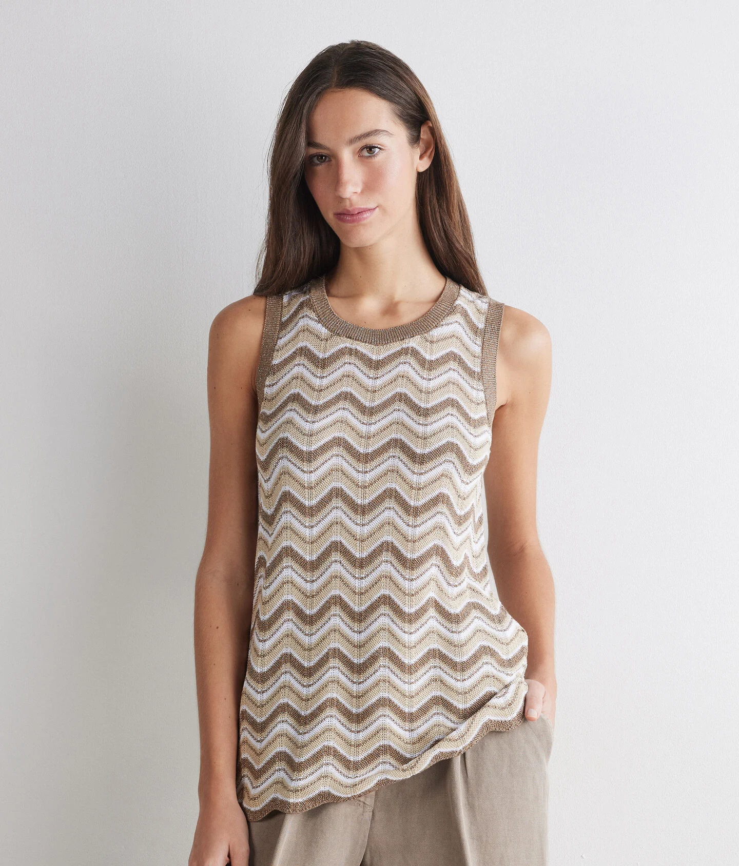 Tank top with chevron pattern and lamé yarn